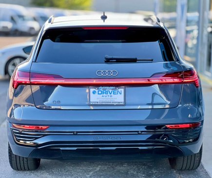 Used 2024 Audi Q8 e-tron Premium image 4