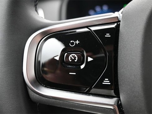 Used 2024 Volvo XC90 B6 Plus w/ Protection Package image 25