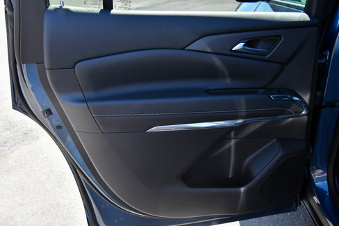 Used 2025 Chevrolet Traverse LT image 37