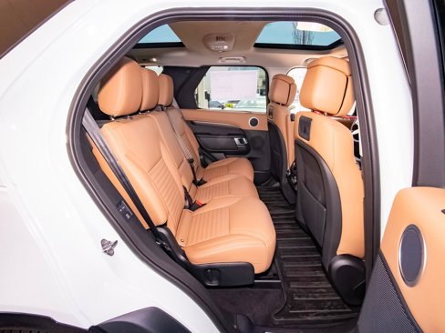 New 2025 Land Rover Discovery Metropolitan Edition image 48