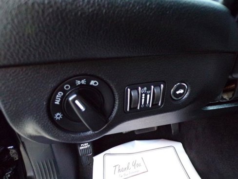 Used 2016 Dodge Challenger SXT image 27
