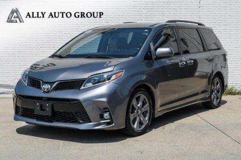 Used 2019 Toyota Sienna SE image 1