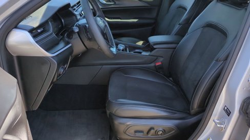 Used 2024 Jeep Grand Cherokee Altitude image 18