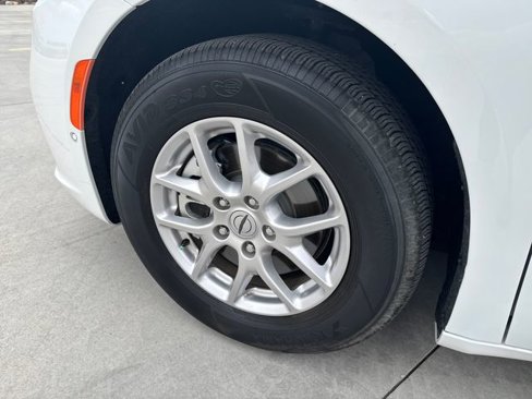 New 2024 Chrysler Pacifica Touring-L image 29