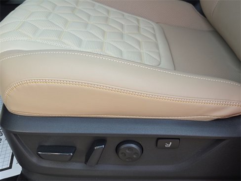 New 2025 Nissan Armada Platinum Reserve image 12