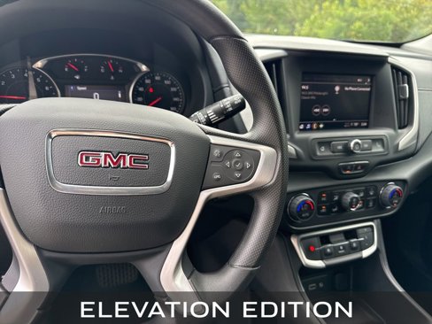 Used 2022 GMC Terrain SLE w/ Driver Convenience Package image 2
