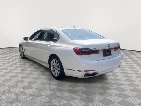 Used 2022 BMW 740i xDrive image 4