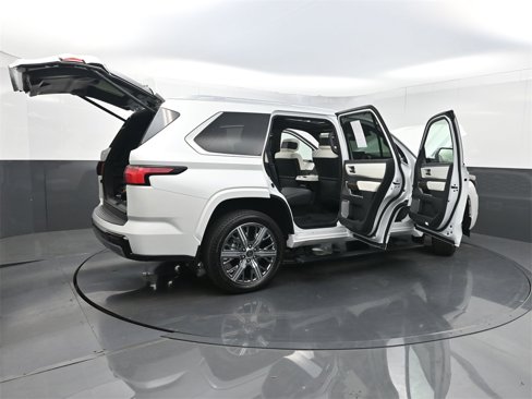 Used 2024 Toyota Sequoia Capstone image 44