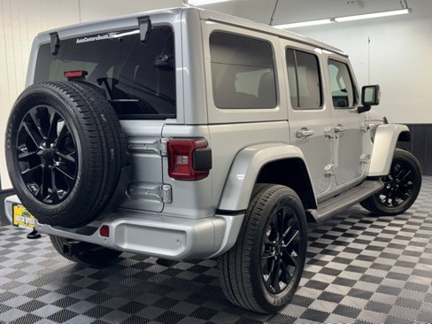 Used 2022 Jeep Wrangler Unlimited Sahara image 5