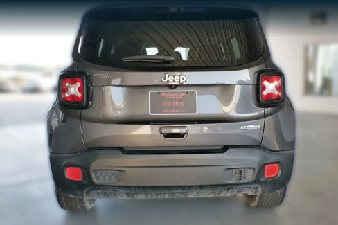 Used 2018 Jeep Renegade Latitude image 4