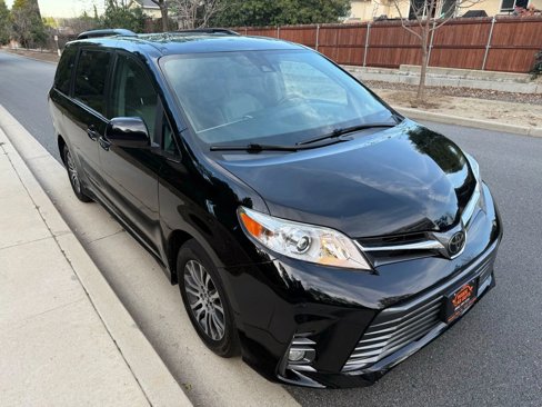 Used 2020 Toyota Sienna XLE image 7