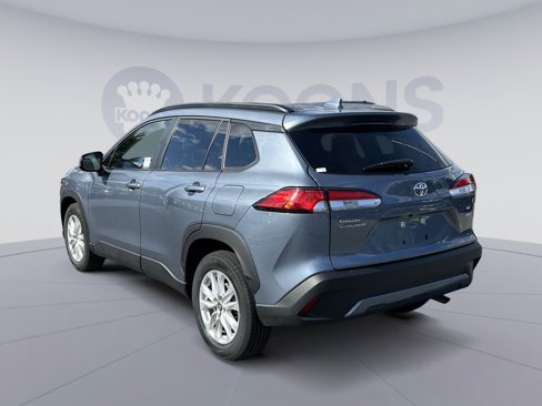 Used 2024 Toyota Corolla Cross LE image 4