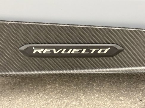 Used 2024 Lamborghini Revuelto image 21