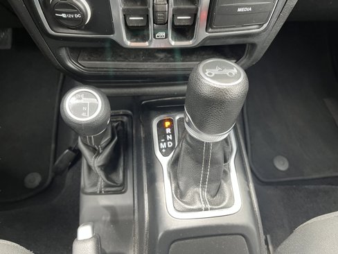 Used 2019 Jeep Wrangler Unlimited Sahara w/ Safety Group image 21