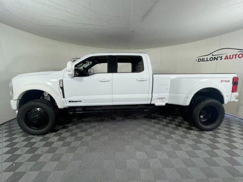 Used 2025 Ford F450 Lariat w/ FX4 Off-Road Package image 3