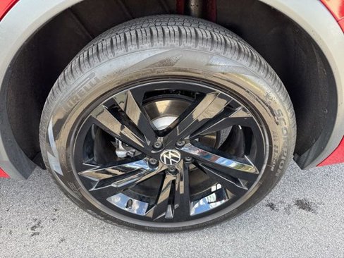 Certified 2024 Volkswagen Tiguan SE R-Line image 33