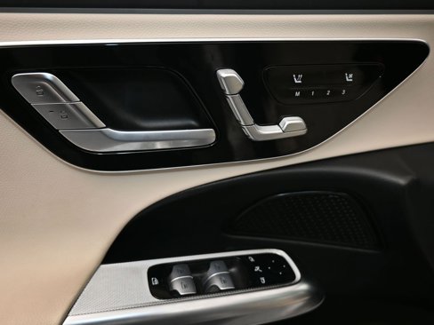 Used 2025 Mercedes-Benz E 350 Sedan image 13