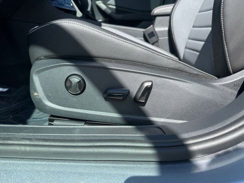 Used 2025 Volkswagen Jetta SE image 23