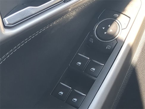 Used 2022 Ford Explorer XLT image 13