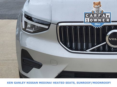 Used 2025 Volvo XC40 B5 Core image 9