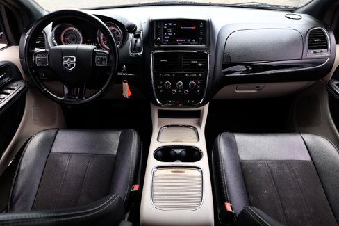 Used 2020 Dodge Grand Caravan SXT image 2