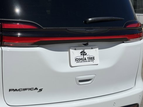 New 2026 Chrysler Pacifica Select w/ S Appearance Package image 7