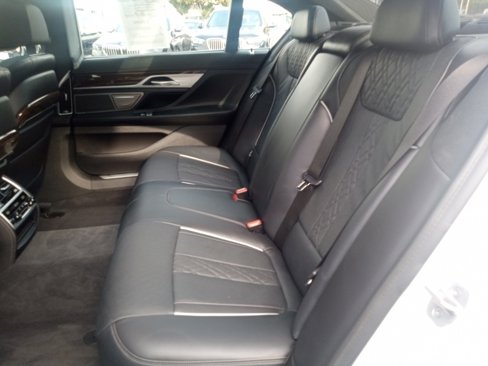 Used 2022 BMW 750i xDrive w/ Autobahn Package image 26