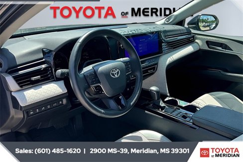 Used 2025 Toyota Camry XLE image 12