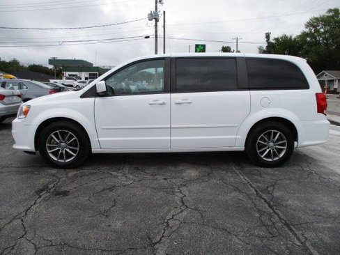 Used 2016 Dodge Grand Caravan SE image 1