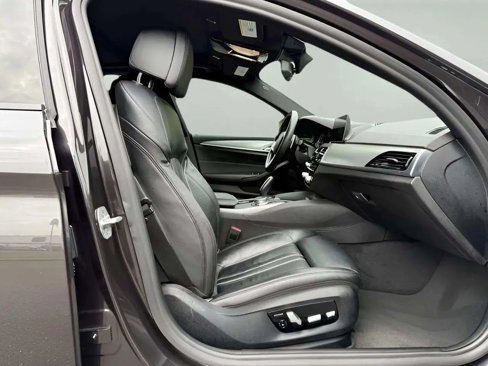 Used 2018 BMW 540i xDrive w/ M Sport Package image 25
