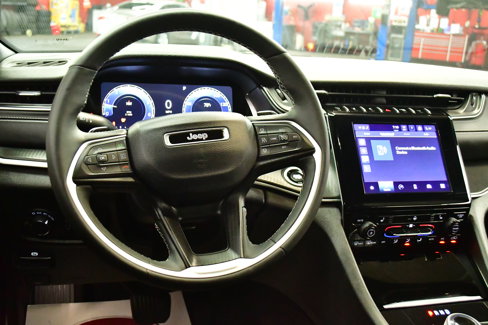 Used 2024 Jeep Grand Cherokee L Laredo image 13