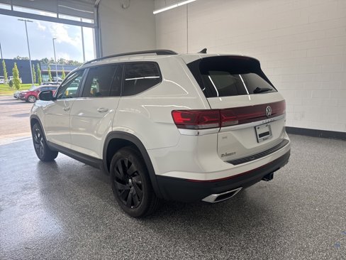 New 2026 Volkswagen Atlas SE image 2