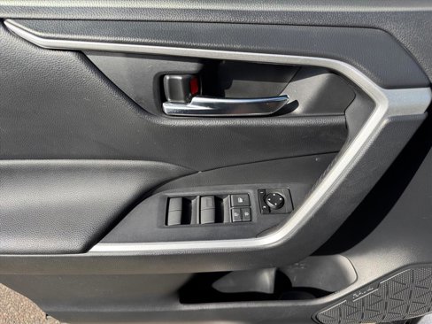 Used 2019 Toyota RAV4 XLE image 15
