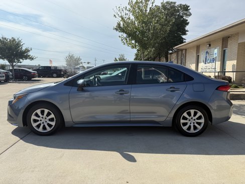 Used 2021 Toyota Corolla LE image 4