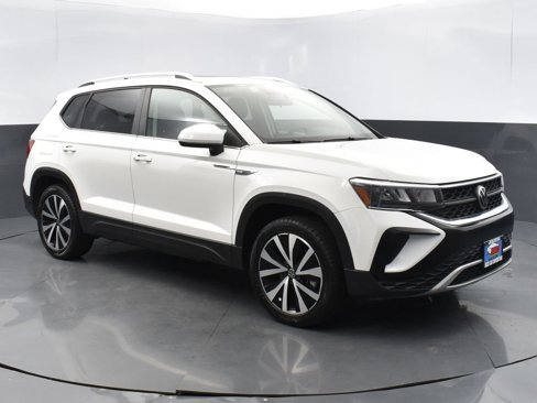 Used 2022 Volkswagen Taos SE image 3