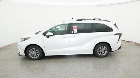 New 2025 Toyota Sienna XLE image 6