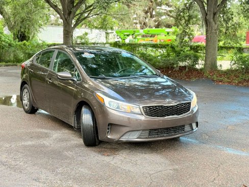 Used 2017 Kia Forte LX image 3
