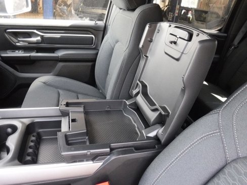 New 2026 RAM 1500 4x4 Crew Cab image 19