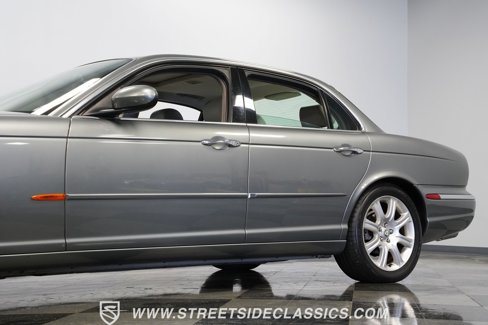 Used 2004 Jaguar XJ8 image 22