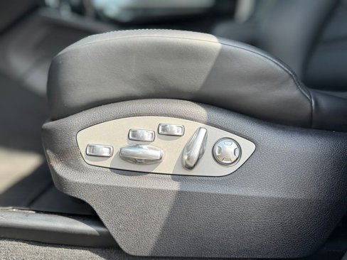 Used 2025 Porsche Macan GTS image 33