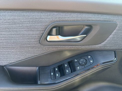 Used 2023 Nissan Rogue SV image 15