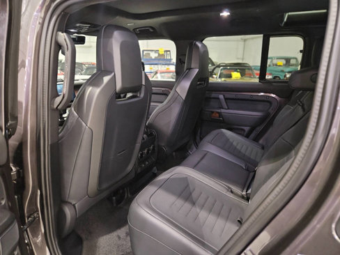Used 2025 Land Rover Defender 110 image 64
