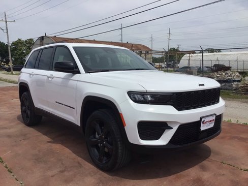 New 2025 Jeep Grand Cherokee Altitude image 7