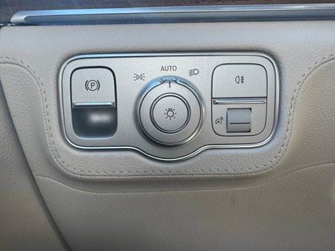 New 2026 Mercedes-Benz GLS 580 4MATIC image 9