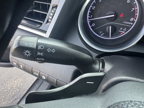 Used 2018 Toyota Camry SE image 12