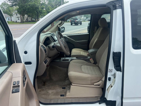 Used 2016 Nissan Frontier SV image 9