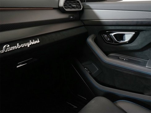 Used 2023 Lamborghini Urus Performante image 21