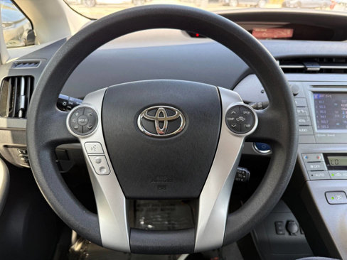 Used 2013 Toyota Prius Plug-In Hybrid image 31