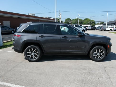 New 2025 Jeep Grand Cherokee Limited image 2