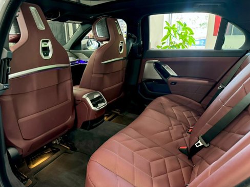 Used 2024 BMW 760i xDrive w/ Premium Package 2 image 19